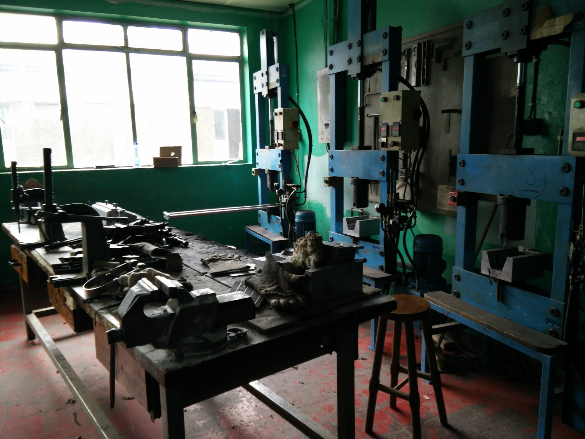 Technical rehabilitation workshop with fabrication equipment